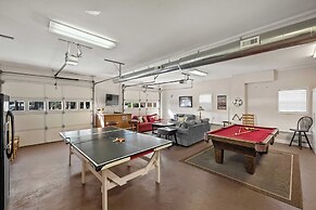 Bear Creek Lodge by Avantstay Lakefront + Dock