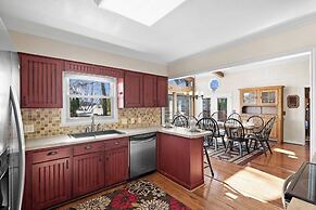 Bear Creek Lodge by Avantstay Lakefront + Dock