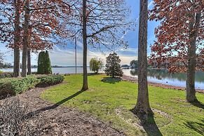 Bear Creek Lodge by Avantstay Lakefront + Dock