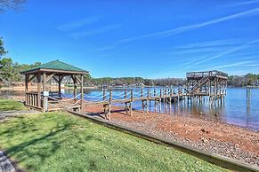Bear Creek Lodge by Avantstay Lakefront + Dock