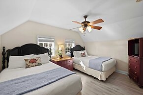 Bear Creek Lodge by Avantstay Lakefront + Dock