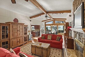 Bear Creek Lodge by Avantstay Lakefront + Dock