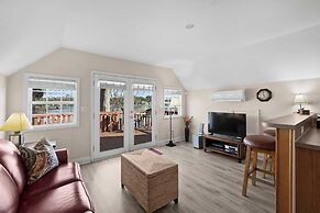 Bear Creek Lodge by Avantstay Lakefront + Dock