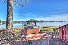 Bear Creek Lodge by Avantstay Lakefront + Dock