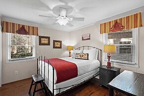 Bear Creek Lodge by Avantstay Lakefront + Dock