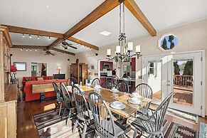 Bear Creek Lodge by Avantstay Lakefront + Dock