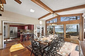 Bear Creek Lodge by Avantstay Lakefront + Dock