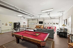 Bear Creek Lodge by Avantstay Lakefront + Dock