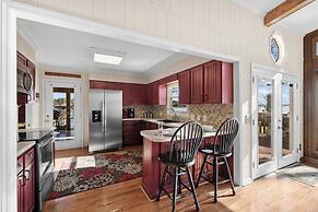 Bear Creek Lodge by Avantstay Lakefront + Dock