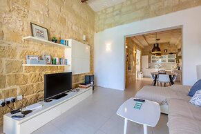 Ta'patee Pool Farmhouse in Gozo