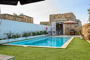 Ta'patee Pool Farmhouse in Gozo