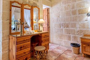 Ta'leli Pool Farmhouse in Gozo