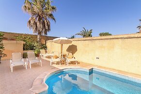 Ta'leli Pool Farmhouse in Gozo