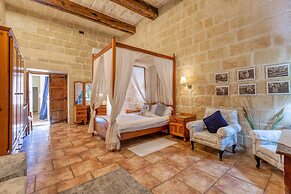 Ta'leli Pool Farmhouse in Gozo