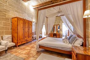 Ta'leli Pool Farmhouse in Gozo