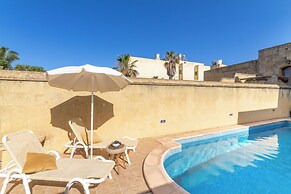 Ta'leli Pool Farmhouse in Gozo