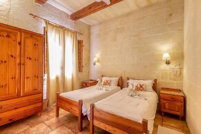 Ta'leli Pool Farmhouse in Gozo