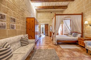 Ta'leli Pool Farmhouse in Gozo