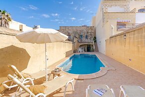 Ta'leli Pool Farmhouse in Gozo