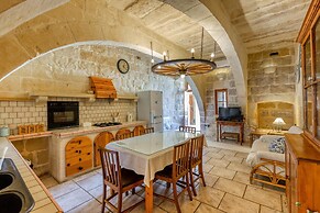 Ta'leli Pool Farmhouse in Gozo