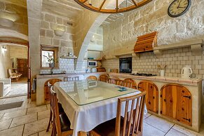 Ta'leli Pool Farmhouse in Gozo