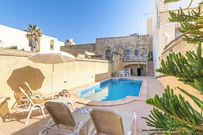 Ta'leli Pool Farmhouse in Gozo