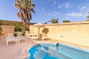 Ta'leli Pool Farmhouse in Gozo