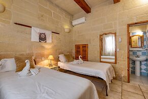 Ta'leli Pool Farmhouse in Gozo
