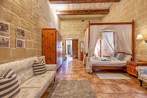 Ta'leli Pool Farmhouse in Gozo