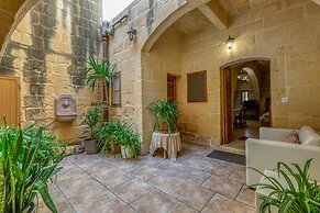 Ta'leli Pool Farmhouse in Gozo