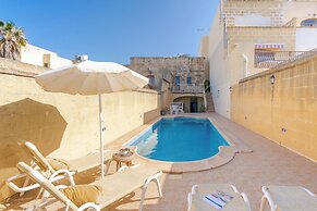 Ta'leli Pool Farmhouse in Gozo