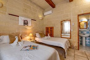 Ta'leli Pool Farmhouse in Gozo