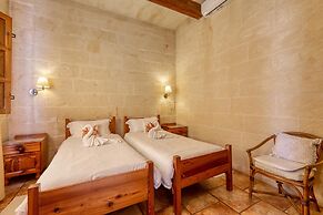 Ta'leli Pool Farmhouse in Gozo