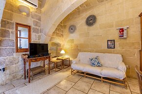 Ta'leli Pool Farmhouse in Gozo