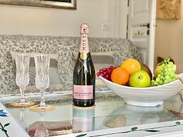 Athenas - Neoclassic Harbour View