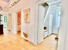 Athenas - Neoclassic Harbour View