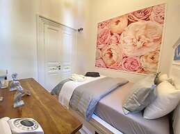 Athenas - Neoclassic Harbour View