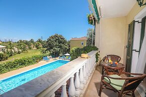 The Mayflower Studios & Apartments