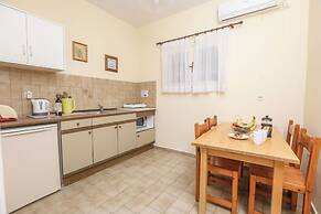 The Mayflower Studios & Apartments