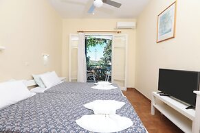 The Mayflower Studios & Apartments