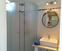 The Mayflower Studios & Apartments