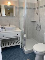 The Mayflower Studios & Apartments