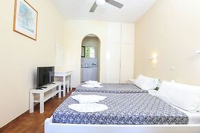 The Mayflower Studios & Apartments