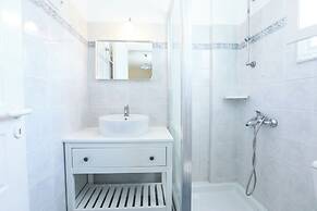 The Mayflower Studios & Apartments