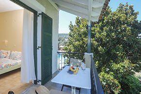 The Mayflower Studios & Apartments