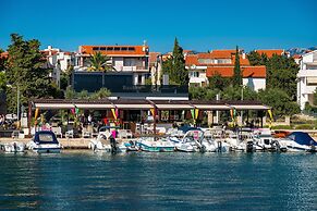 Deluxe Villa Laura With Pool Studio 1b