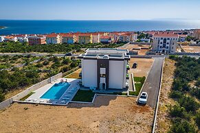 Deluxe Villa Laura With Pool Studio 1b