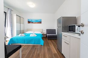 Deluxe Villa Laura With Pool Studio 1b