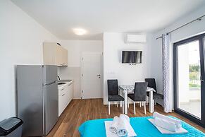 Deluxe Villa Laura With Pool Studio 1b