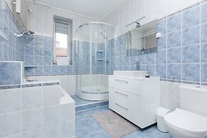 Apartment Near the Airport by Renters